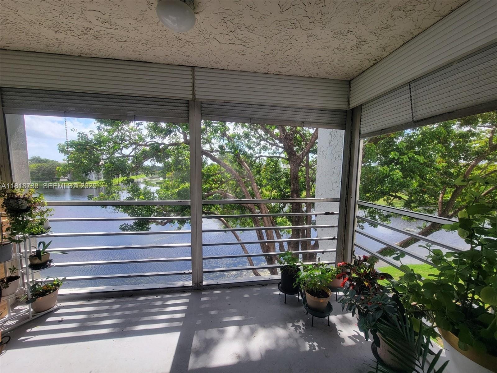 9235 Lagoon Place 403, Davie, FL 33324
