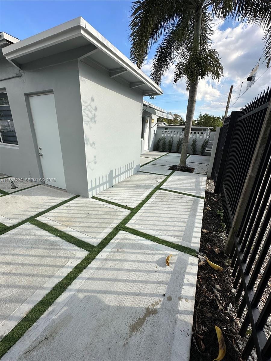 1300 NW 7th Terrace — photo 11