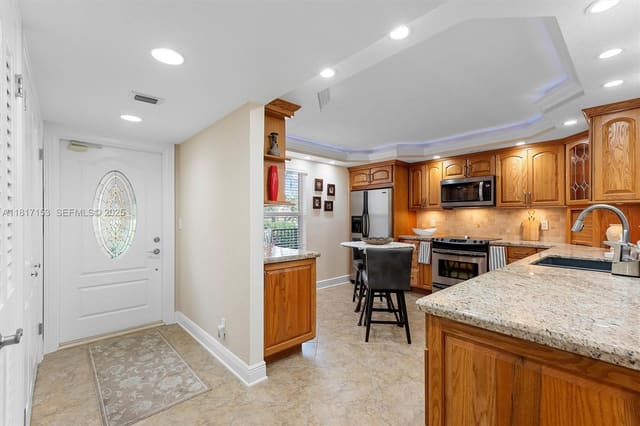 150 S Hollybrook Terrace 201, Pembroke Pines, FL 33025