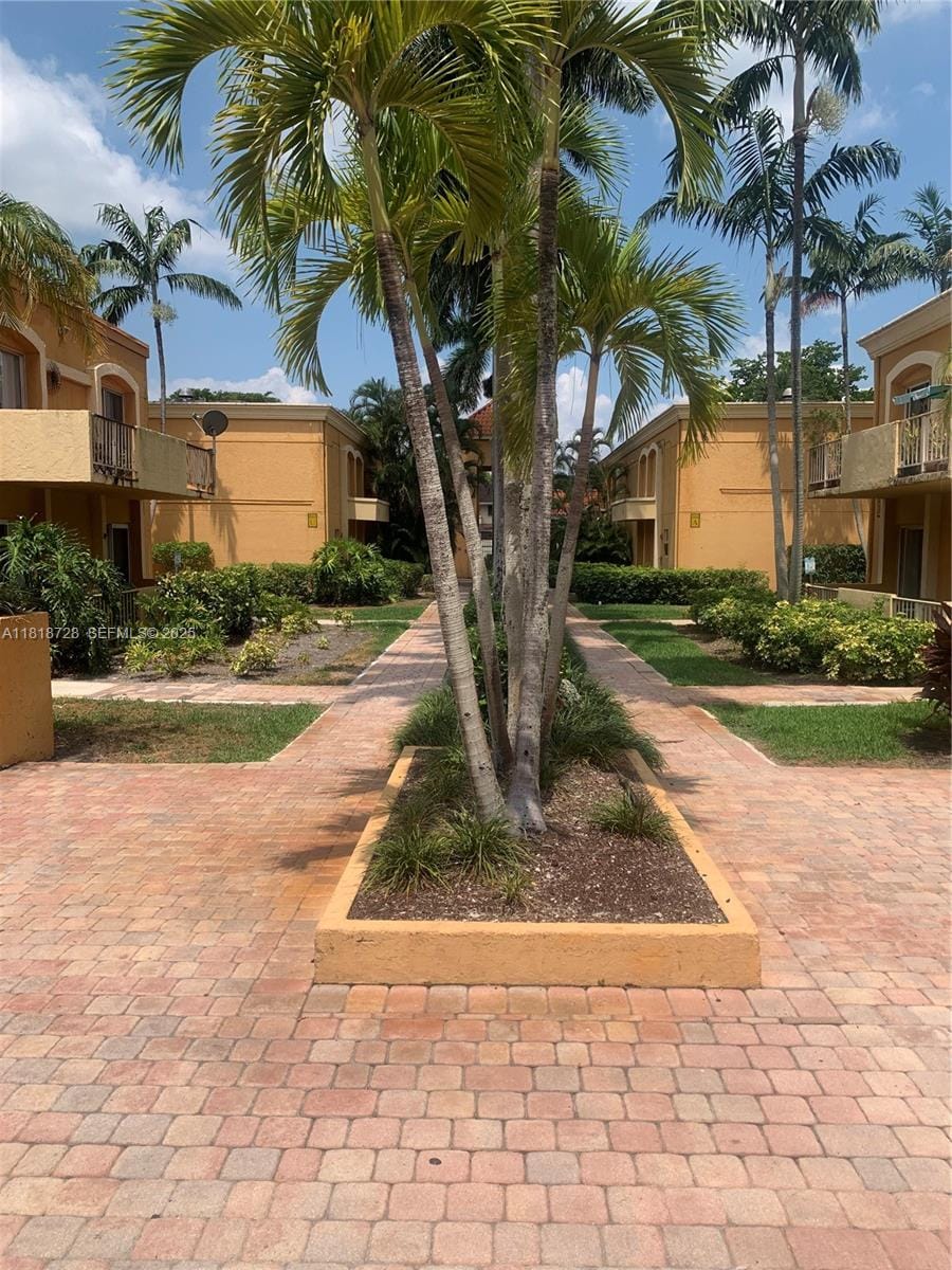 17911 NW 68th Avenue O104, Hialeah, FL 33015 photo 21