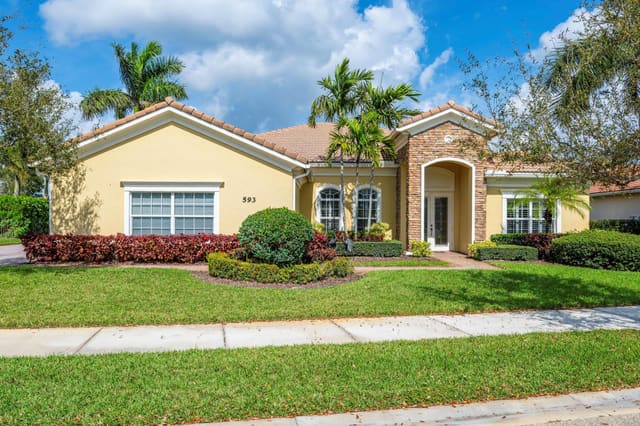 593 SE Tres Belle Circle, Stuart, FL 34997