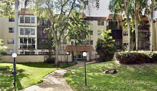 7000 NW 17th Street 218, Plantation, FL 33313