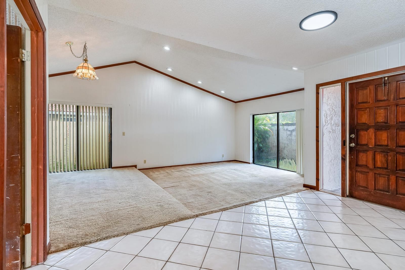 648 NW 100th Lane — photo 3