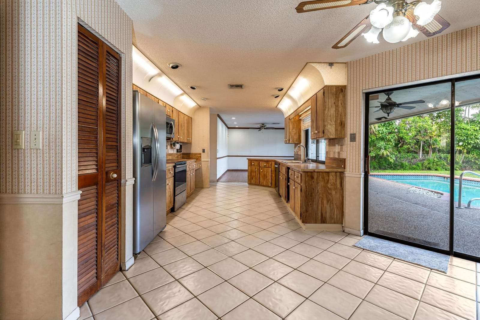 648 NW 100th Lane — photo 7