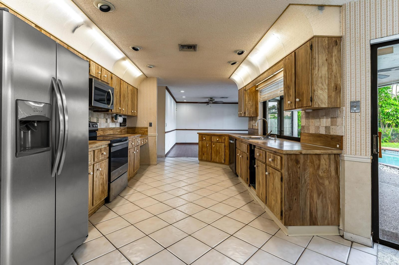 648 NW 100th Lane — photo 8