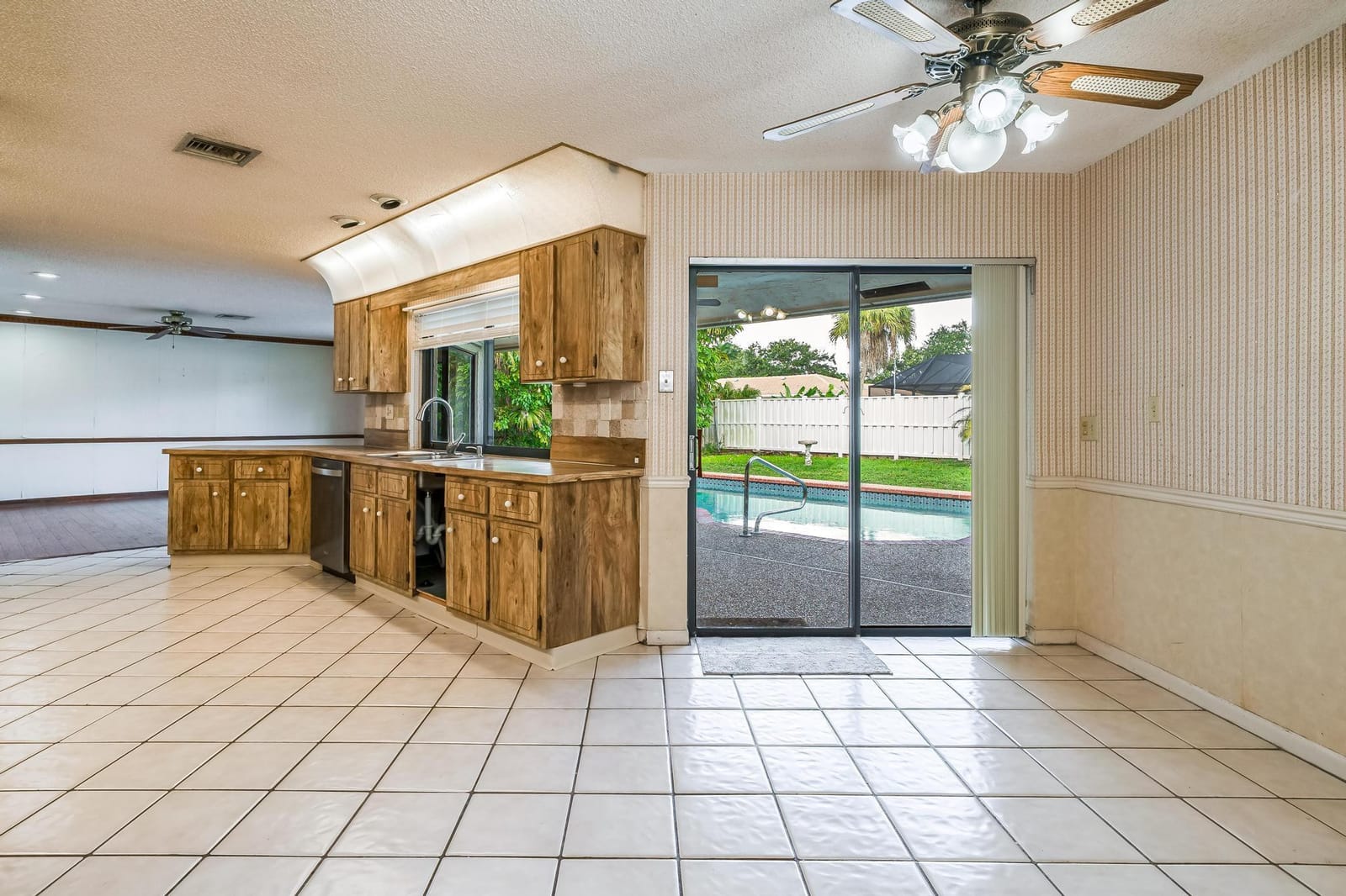 648 NW 100th Lane — photo 9