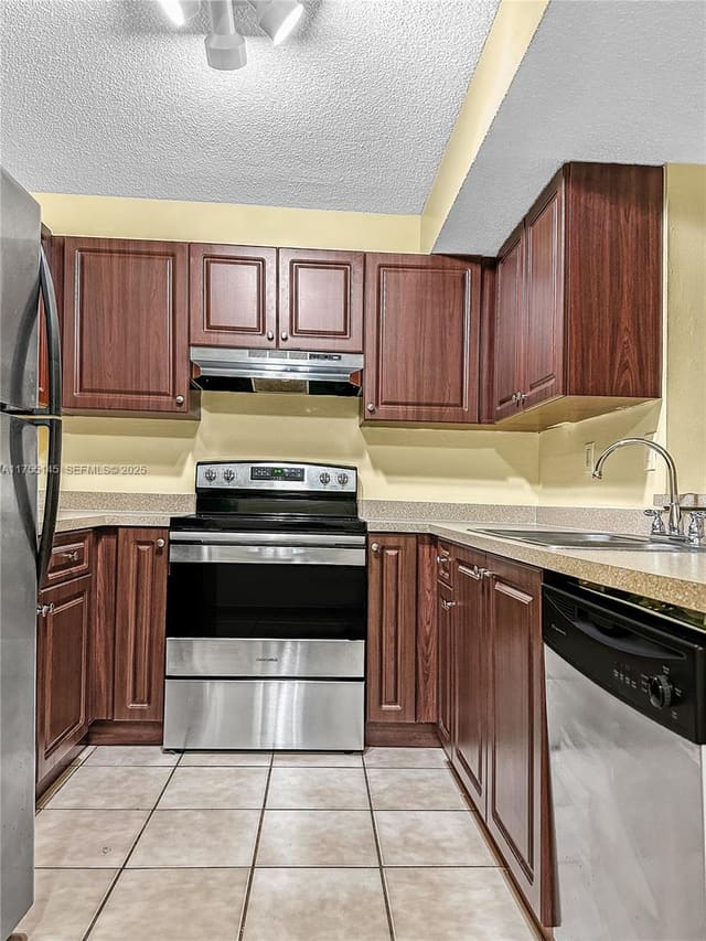 250 W Palm W Circle 103, Pembroke Pines, FL 33025