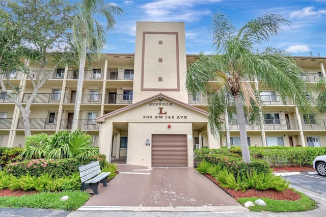 900 SW 142nd Avenue 402 L, sold in Suffolk, Hollywood, FL