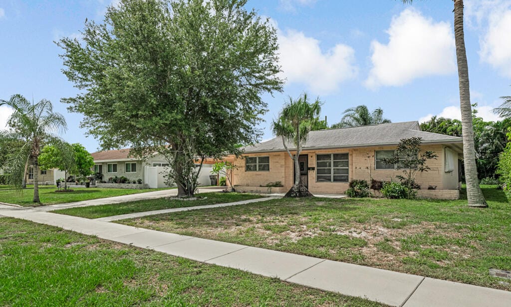 4840 Pineaire Lane — photo 3