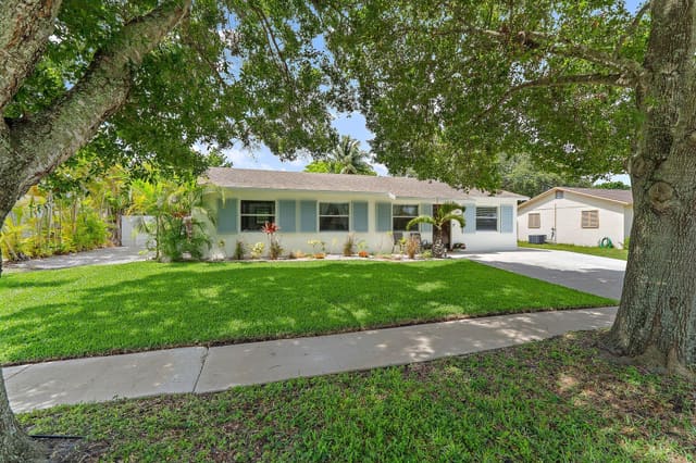 1008 Mohawk Street, Jupiter, FL 33458