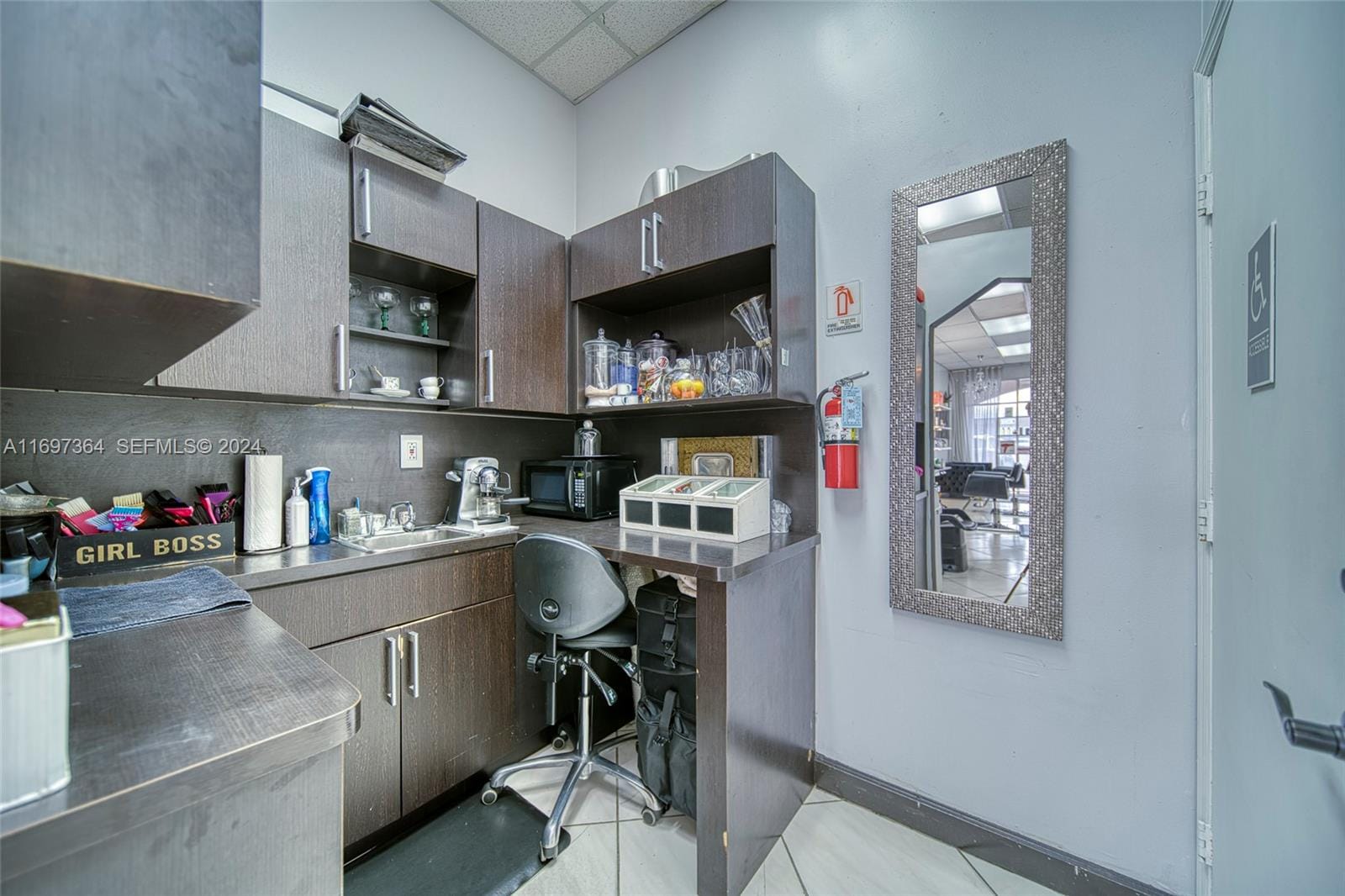 Beauty Salon For Sale In Hialeah — photo 2