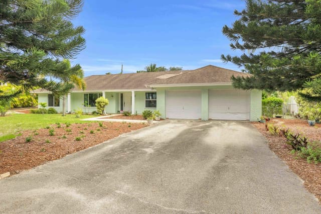 313 Country Club Drive, sold in Tequesta, Tequesta, FL