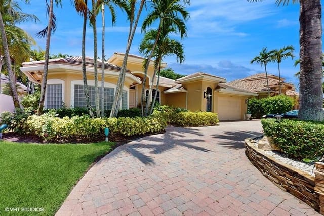 10842 Blue Palm Street, Plantation, FL 33324
