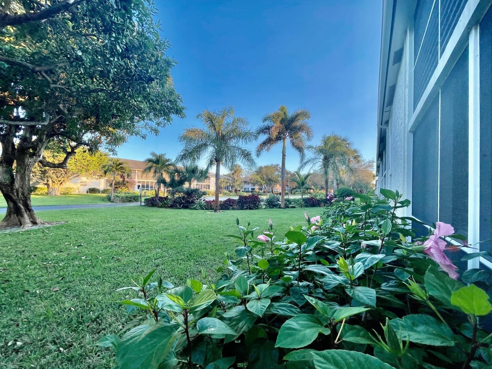 10 Garden Street 106s, Tequesta, FL 33469