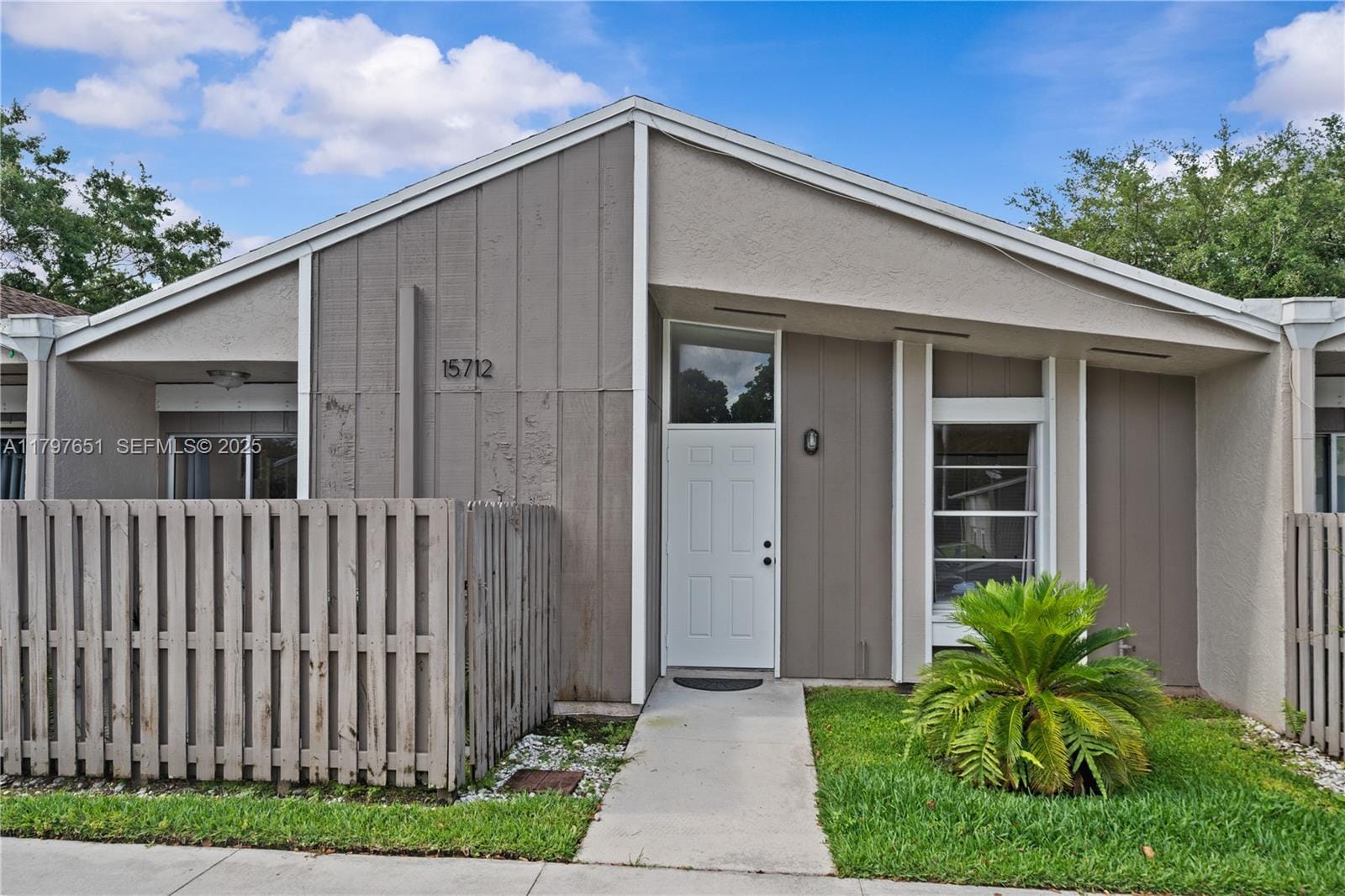 15712 Woodgate Court B, Sunrise, FL 33326