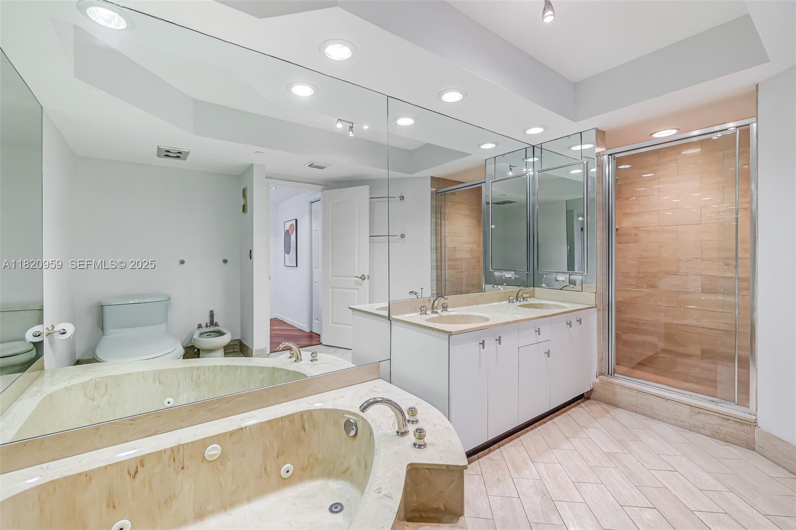 20281 E Country Club Drive 1412, Aventura, FL 33180 photo 30