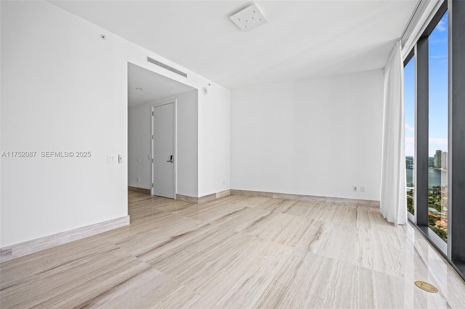 18555 Collins Avenue 2305, Sunny Isles Beach, FL 33160 photo 25