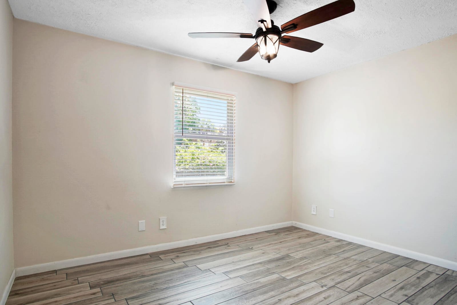 4903 Sunset Boulevard — photo 12