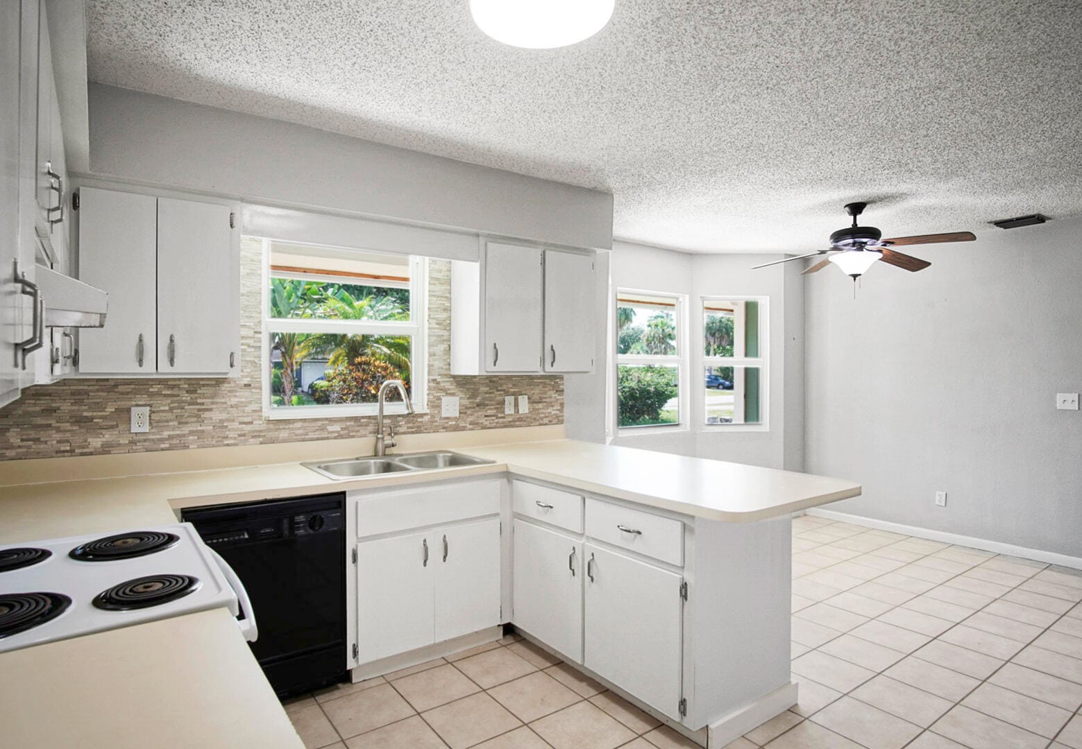 4903 Sunset Boulevard — photo 4