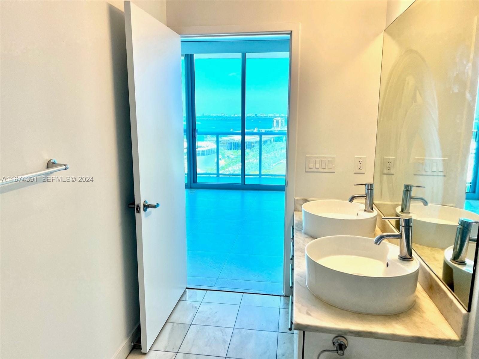 888 Biscayne Boulevard 1811 — photo 12