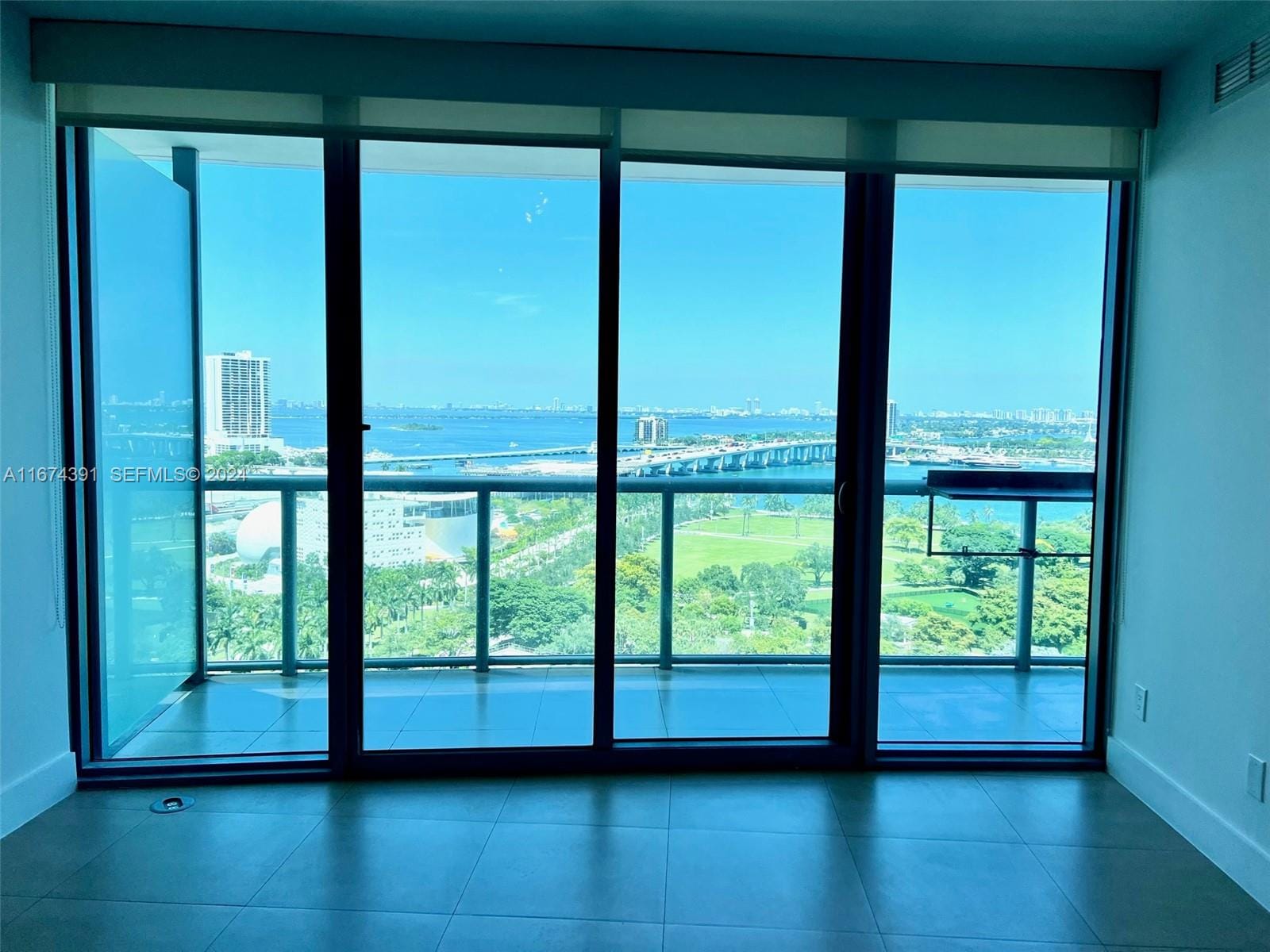 888 Biscayne Boulevard 1811 — photo 4