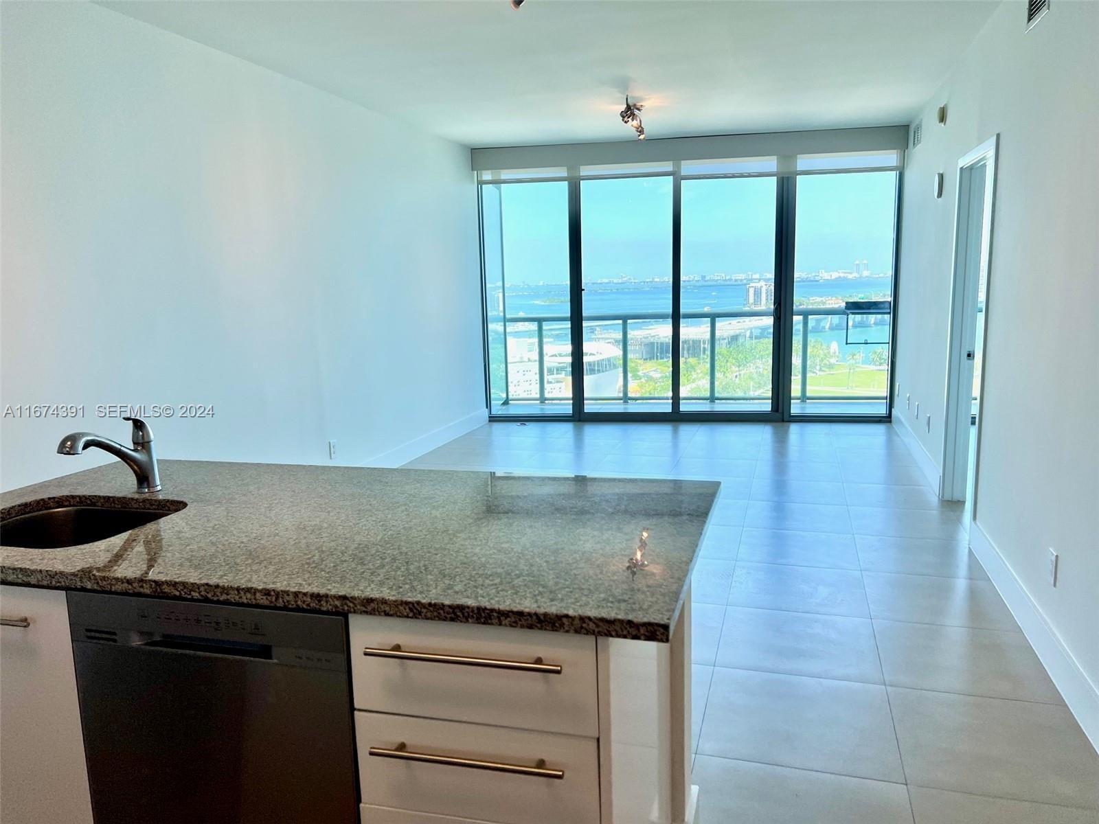 888 Biscayne Boulevard 1811 — photo 7