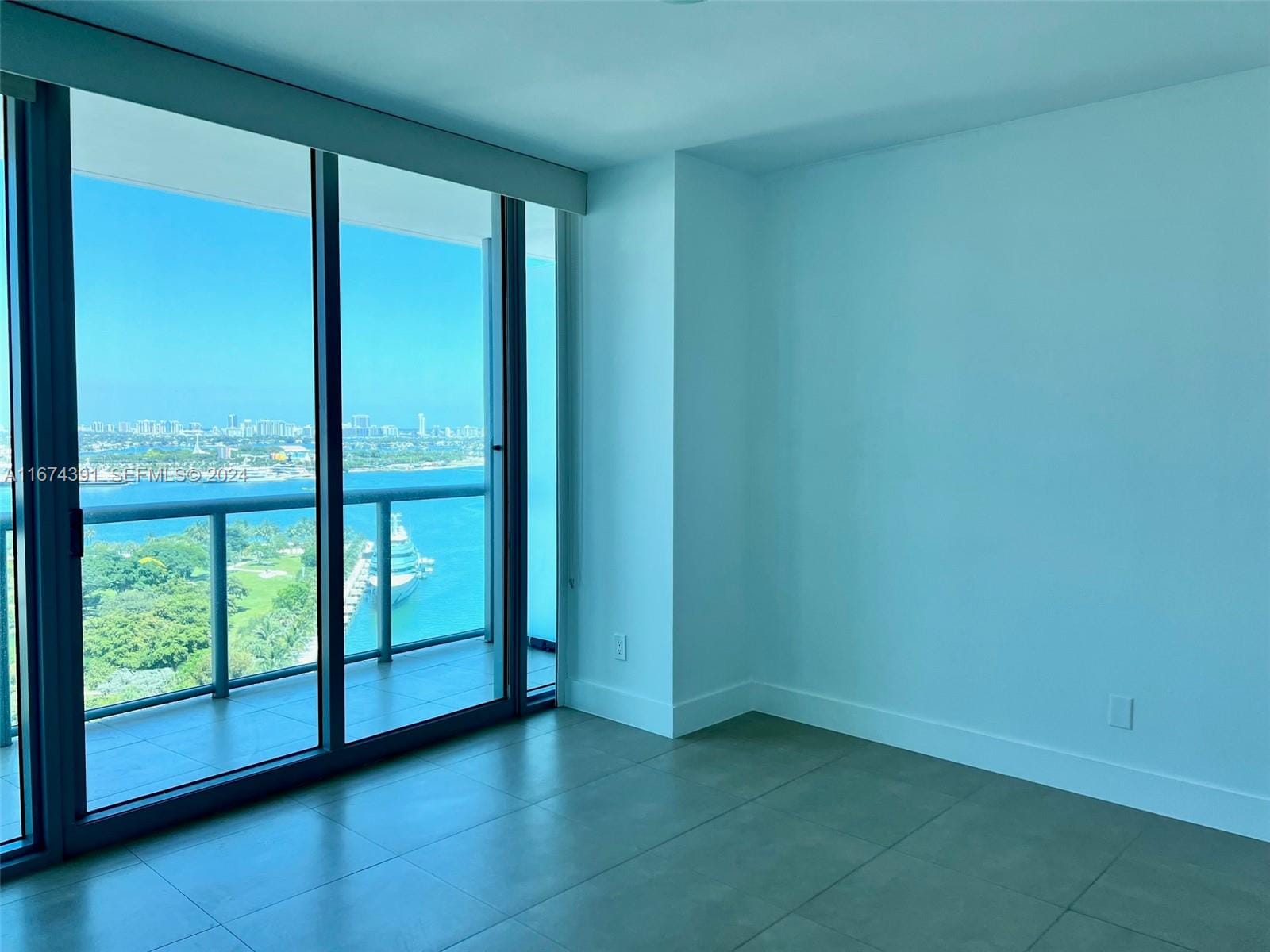 888 Biscayne Boulevard 1811 — photo 8