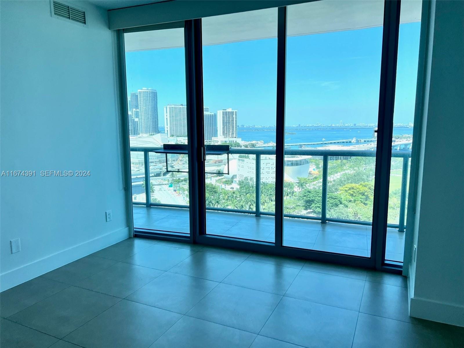 888 Biscayne Boulevard 1811 — photo 9