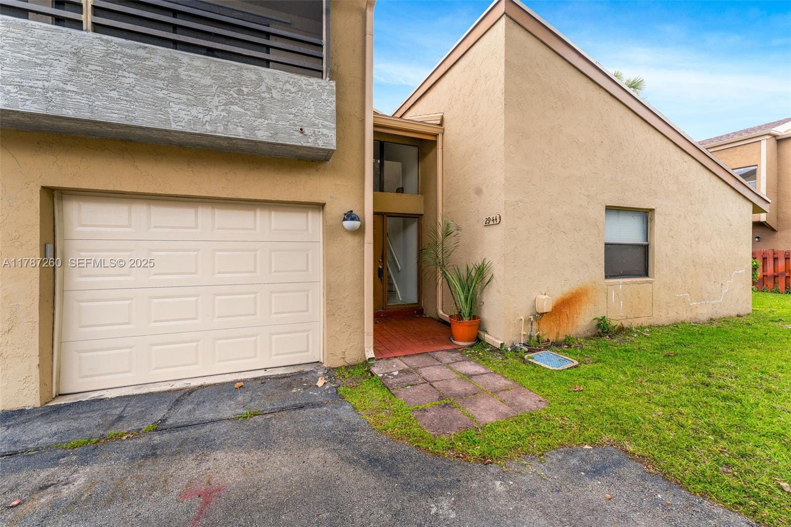 2944 W Missionwood Circle D-14, Miramar, FL 33025