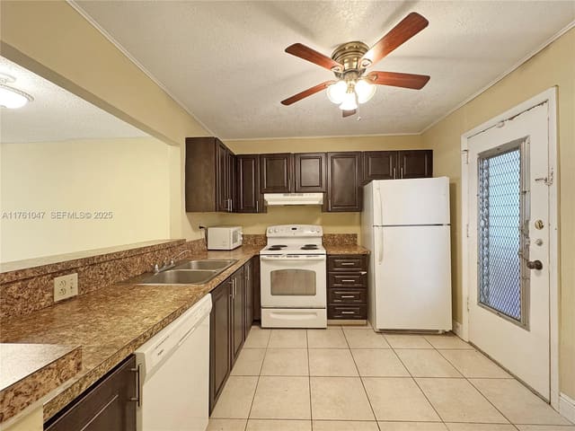 410 NW 68th Avenue 207, Polynesian Gardens Condom, Plantation, FL