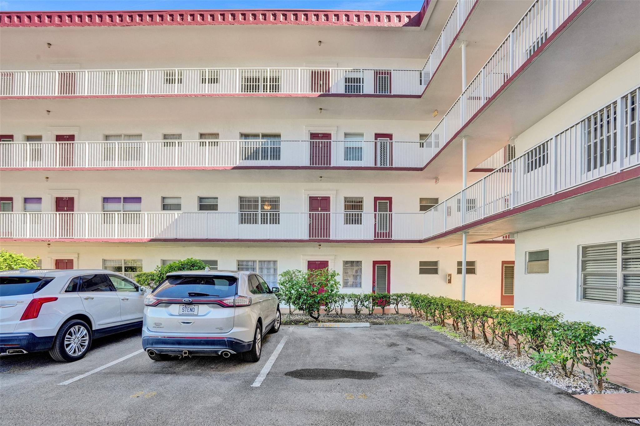 4270 NW 40th Street 211, Lauderdale Lakes, FL 33319, Lauderdale Lakes