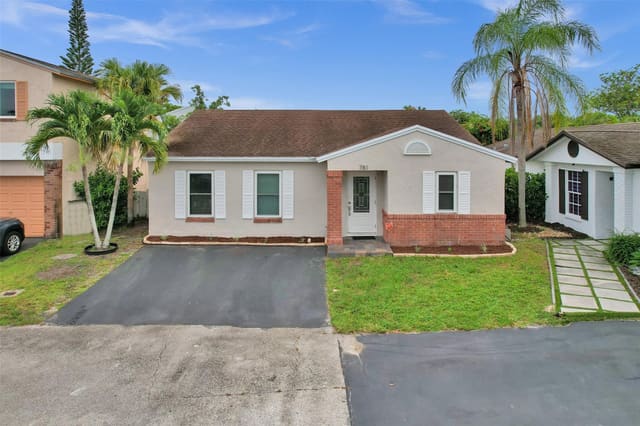 781 W Beckley Square, sold in Shenandoah Sec Four, Davie, FL