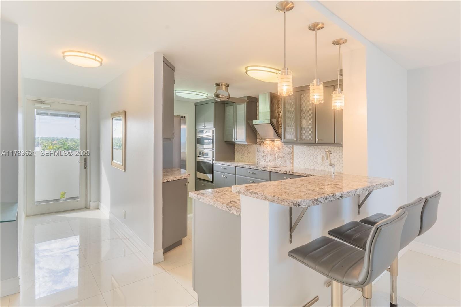 2200 NE 33rd Avenue 7J — photo 2