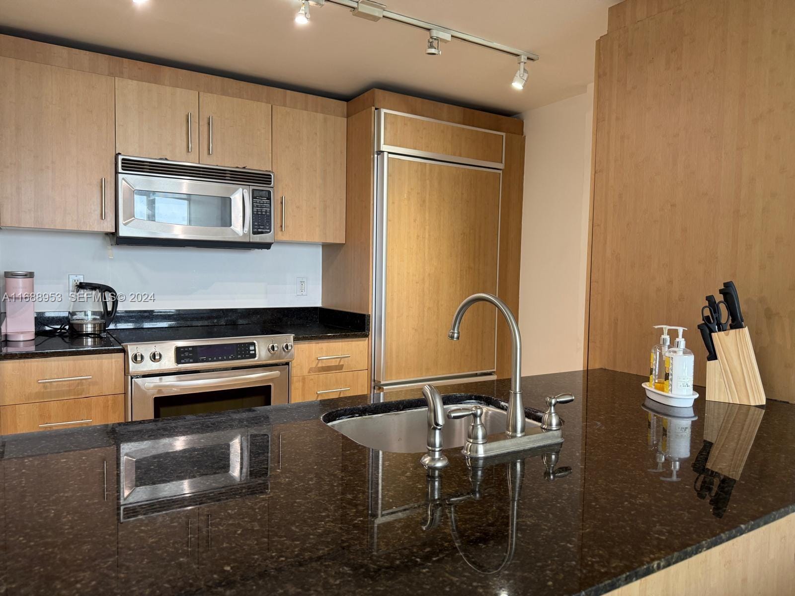 10275 Collins Avenue 1528, Bal Harbour, FL 33154