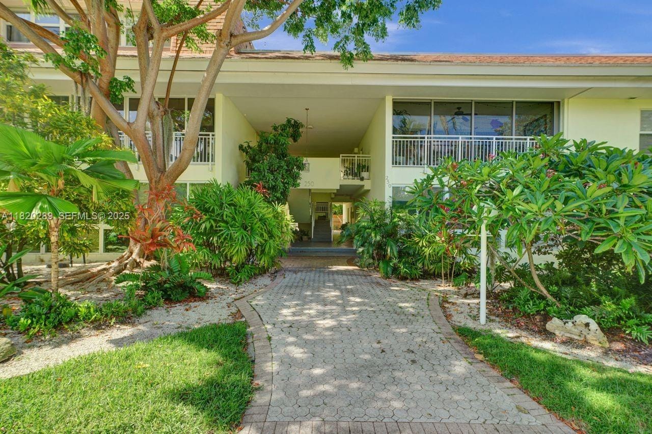 260 Sunrise Drive E, Key Biscayne, FL 33149