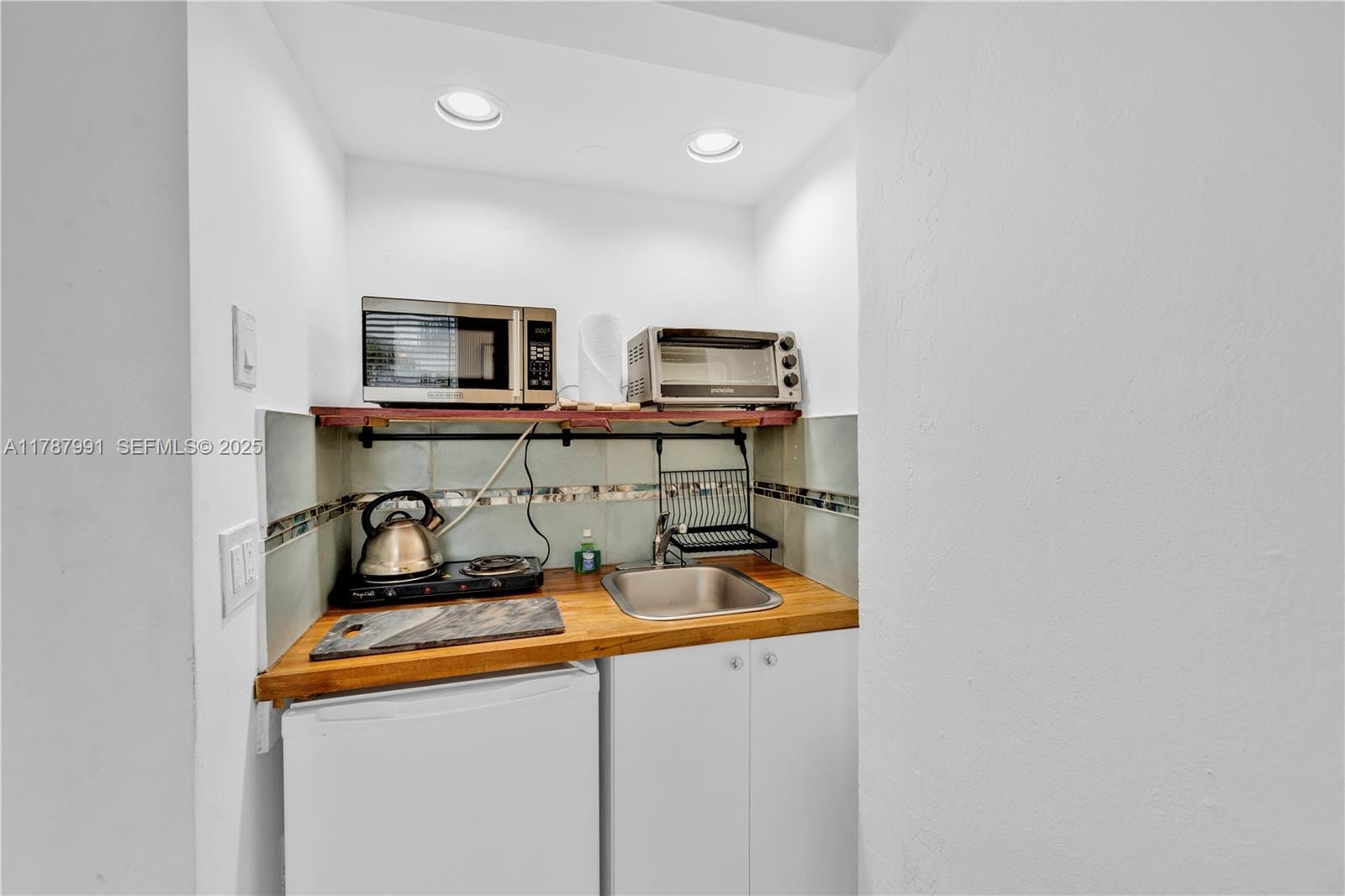 255 W 24th Street 136 — photo 4