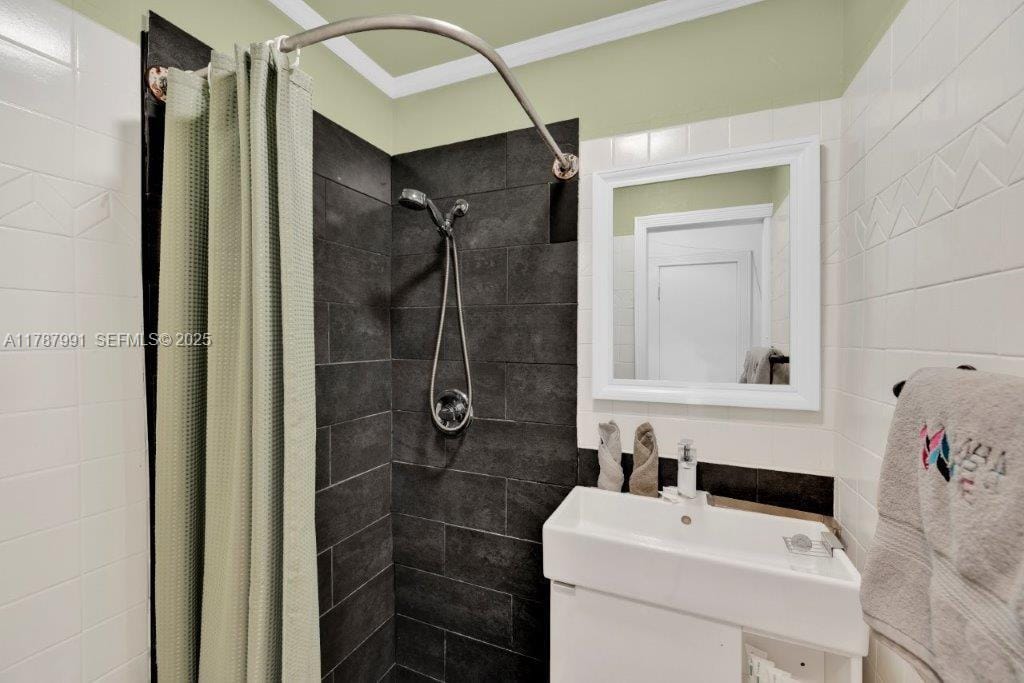 255 W 24th Street 136 — photo 8