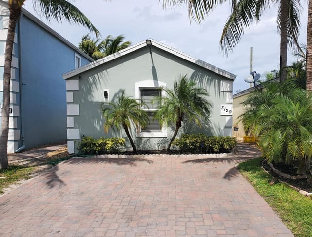 3129 Shelby Way, sold in Southwind Springs, Palm Springs, FL
