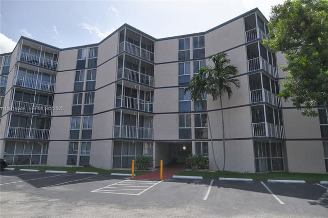 7125 NW 186th Street B311, sold in Las Brisas@ Country Club, Hialeah, FL