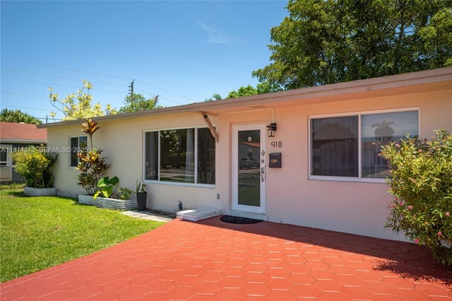 918 NE 6th Street, sold in Gulfstream Estates No 2, Hallandale Beach, FL