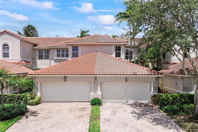 1382 Harbor View W, Hollywood, FL 33019