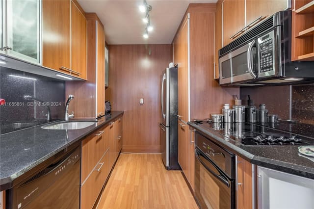 1670 Bay Road 2E, Miami Beach, FL 33139
