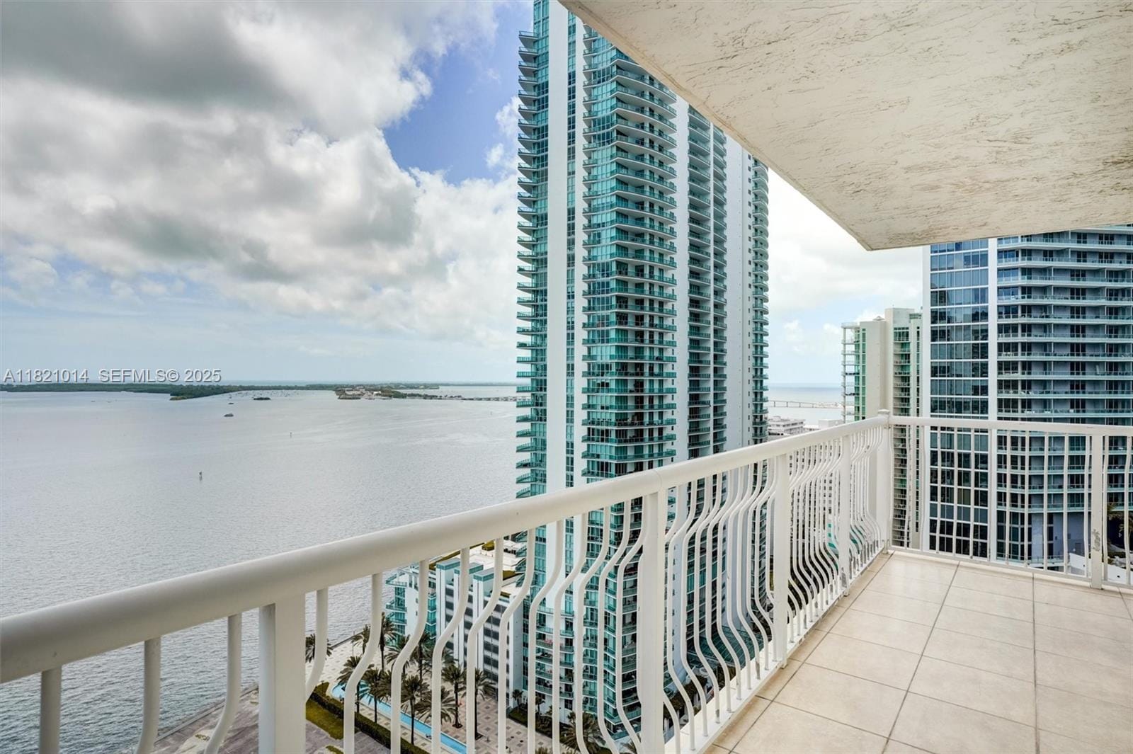 1200 Brickell Bay Drive 2501, Miami, FL 33131