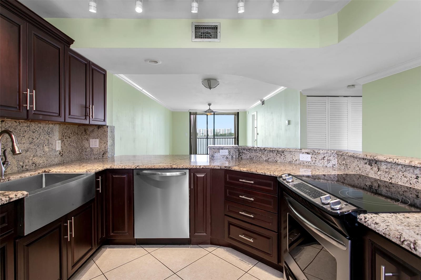 115 Lake Emerald Drive 307, Oakland Park, FL 33309 photo 2