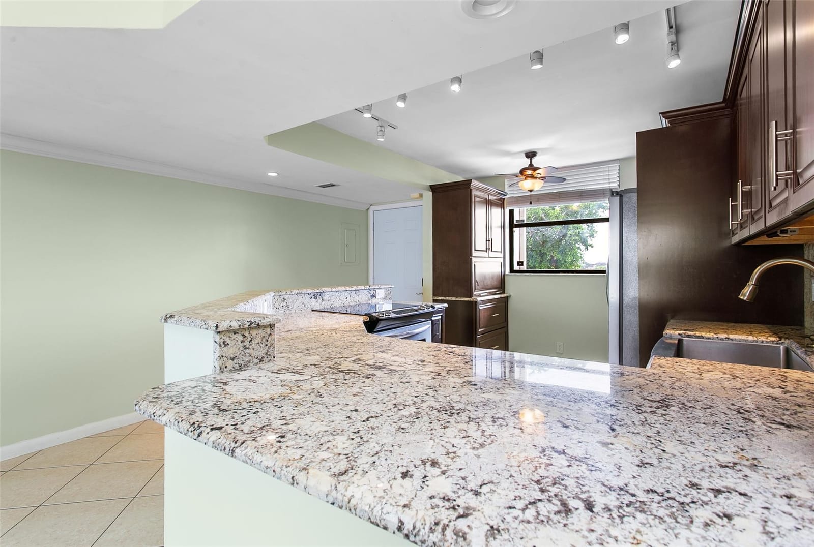 115 Lake Emerald Drive 307, Oakland Park, FL 33309 photo 4