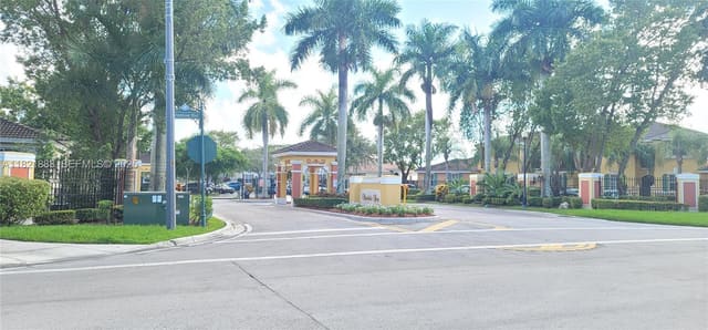 975 NE 42nd Place, Homestead, FL 33033
