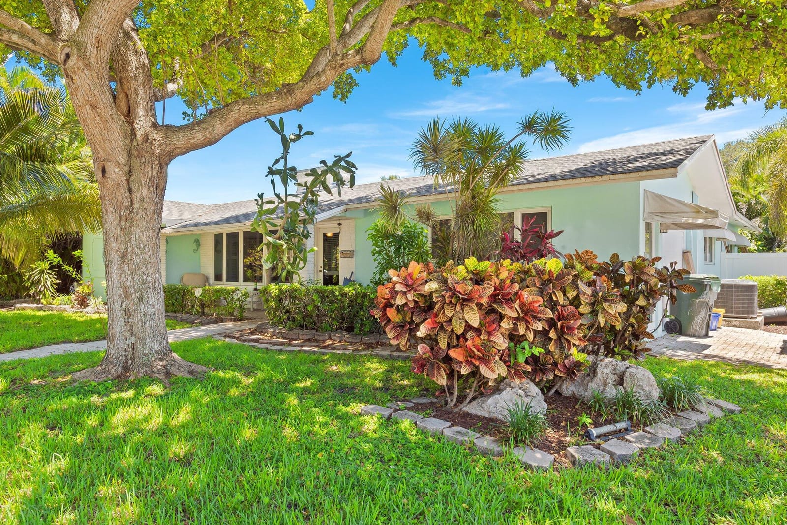 1098 SW 2nd Street, Boca Raton, FL 33486