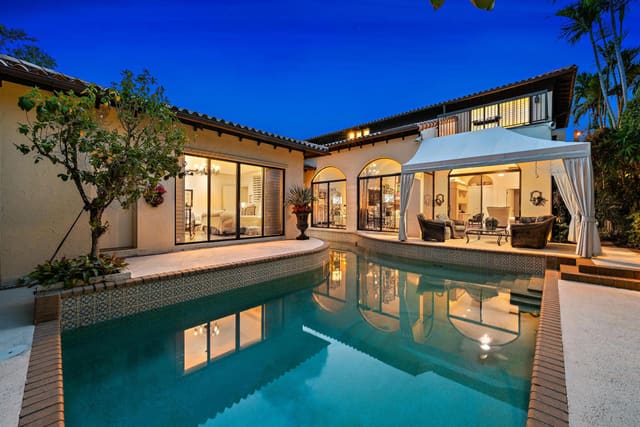 260 Everglade Avenue, sold in Ocean Park H W Robbins, Palm Beach, FL