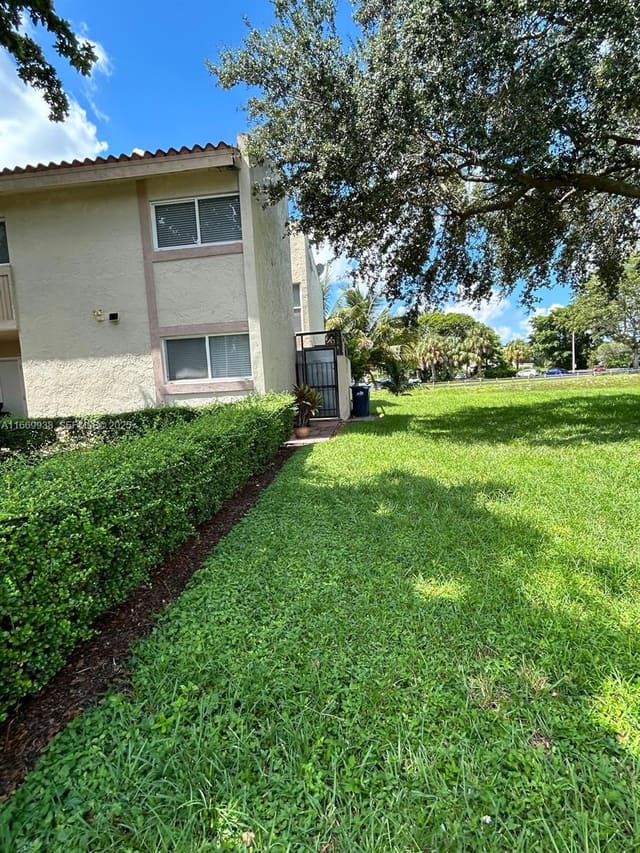 14249 Kendale Lakes Circle 14249, sold in Catalonia Lake Villas, Miami, FL