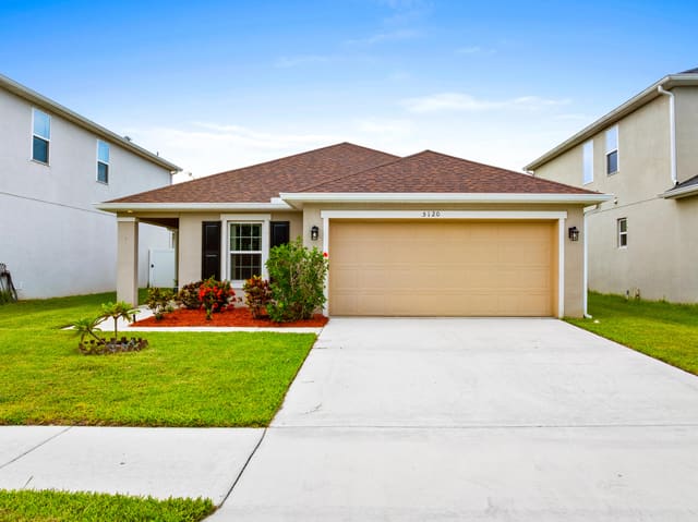 5120 NW Pine Trail Circle, Port St. Lucie, FL 34983